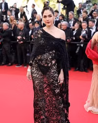 Con dâu trùm sòng bạc Macau khoe sắc chuẩn siêu mẫu quốc tế tại Cannes 2024