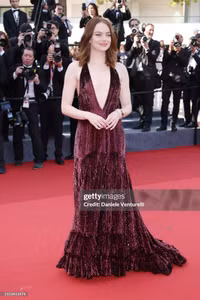 Tình cũ Taylor Swift hút mọi ánh nhìn trên thảm đỏ Cannes 2024