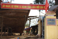 Cận cảnh tàu “67” vỏ gỗ đầu tiên tại miền Trung ảnh 9 Cận cảnh tàu “67” vỏ gỗ đầu tiên tại miền Trung ảnh 9