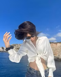 Lisa (BLACKPINK) khoe ảnh bikini khiến hàng triệu fan phát sốt