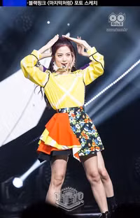 Ít ai ngờ BLACKPINK cũng có loạt trang phục thảm họa 