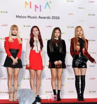Ít ai ngờ BLACKPINK cũng có loạt trang phục thảm họa 