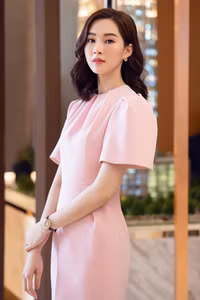 Hoa hậu Đặng Thu Thảo khoe mặt mộc, làn da căng bóng không tì vết