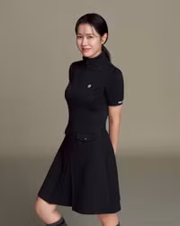 Mẹ 'bỉm' Son Ye Jin sành điệu, trẻ như thiếu nữ ở tuổi 40 