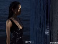 'Nữ hoàng cảnh nóng' khoe vòng eo con kiến ở tuổi U50