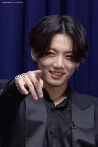 V (BTS) vượt mặt BLACKPINK, trở thành thần tượng nổi tiếng nhất thế giới