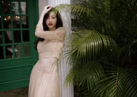 Hoa hậu Lương Thùy Linh đánh dấu tuổi 23 bằng bộ ảnh 'kẹo ngọt'