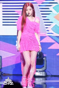 Ít ai ngờ BLACKPINK cũng có loạt trang phục thảm họa 