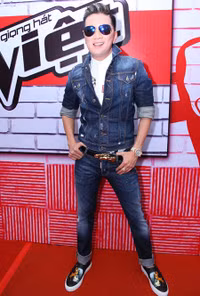 Đàm Vĩnh Hưng ôm eo Mỹ Tâm đi ghi hình Giọng hát Việt ảnh 10