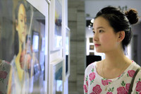 Thieu nu tuyet dep qua nhung net ve tranh mau nuoc 