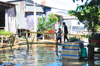 Con đường đến trường của HS vùng rốn lũ ảnh 4