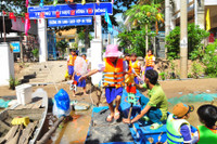 Con đường đến trường của HS vùng rốn lũ ảnh 8