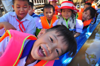 Con đường đến trường của HS vùng rốn lũ ảnh 12