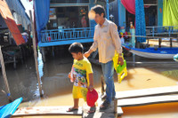 Con đường đến trường của HS vùng rốn lũ ảnh 3