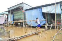 Con đường đến trường của HS vùng rốn lũ ảnh 2