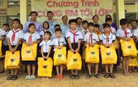 “Cùng em tới lớp” đến với học sinh nghèo ĐBSCL ảnh 2 “Cùng em tới lớp” đến với học sinh nghèo ĐBSCL ảnh 2
