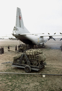 Những bài tập trên không “dựng tóc gáy” của lính nhảy dù Nga ảnh 10