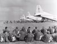 Những bài tập trên không “dựng tóc gáy” của lính nhảy dù Nga ảnh 8