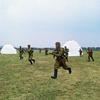 Những bài tập trên không “dựng tóc gáy” của lính nhảy dù Nga ảnh 11