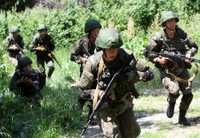 Những bài tập trên không “dựng tóc gáy” của lính nhảy dù Nga ảnh 15