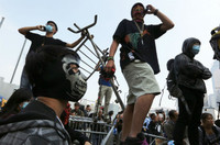 Xem thời trang mặt nạ của người biểu tình Hồng Kông ảnh 6