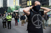 Xem thời trang mặt nạ của người biểu tình Hồng Kông ảnh 7