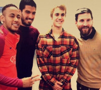 Justin Bieber đấm fan chảy máu miệng ảnh 3 Justin Bieber dam fan chay mau mieng - Anh 3