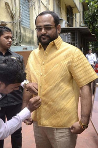 Chóng mặt những động thái “khùng” của đại gia 2014 ảnh 3