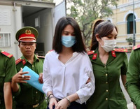Ngọc Trinh tung bộ ảnh nàng thơ đánh dấu sự trở lại sau biến cố