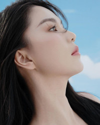 Ngọc Trinh tung bộ ảnh nàng thơ đánh dấu sự trở lại sau biến cố