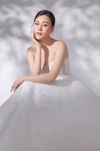 Phương Oanh tiếp tục 'nhá hàng' loạt ảnh cưới đẹp mê mẩn bên shark Bình