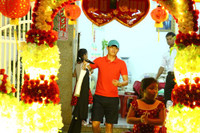 Bố mẹ Công Vinh rạng rỡ tại hôn lễ con trai ảnh 4