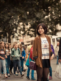 Nụ cười dễ thương của fan nữ Việt tại Old Trafford ảnh 5