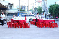 Bố mẹ Công Vinh rạng rỡ tại hôn lễ con trai ảnh 15