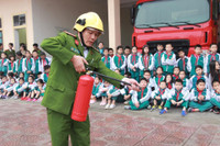 Nghệ An: Rèn luyện kỹ năng phòng cháy chữa cháy cho học sinh tiểu học ảnh 7 Nghệ An: Rèn luyện kỹ năng phòng cháy chữa cháy cho học sinh tiểu học ảnh 7