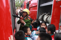 Nghệ An: Rèn luyện kỹ năng phòng cháy chữa cháy cho học sinh tiểu học ảnh 2 Nghệ An: Rèn luyện kỹ năng phòng cháy chữa cháy cho học sinh tiểu học ảnh 2