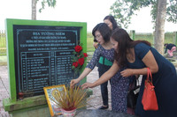 Công đoàn Giáo dục Việt Nam viếng Khu tưởng niệm Liệt sỹ nhà giáo ảnh 8