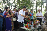 Công đoàn Giáo dục Việt Nam viếng Khu tưởng niệm Liệt sỹ nhà giáo ảnh 7