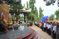 Công đoàn Giáo dục Việt Nam viếng Khu tưởng niệm Liệt sỹ nhà giáo ảnh 1