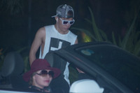 Xôn xao đồn thổi học trò Hà Hồ cặp kè nữ doanh nhân lớn tuổi ảnh 4