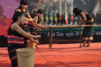 Sôi động các trò chơi dân gian cộng đồng dân tộc Tây Nguyên ảnh 4