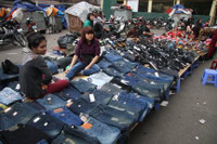 Đi chợ “giá sốc” ngày 30 Tết ảnh 5