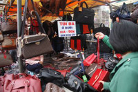 Đi chợ “giá sốc” ngày 30 Tết ảnh 2