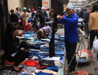 Đi chợ “giá sốc” ngày 30 Tết ảnh 6