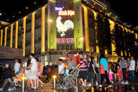 Bien nguoi xuong duong don nam moi 2017 o Sai Gon - Anh 14