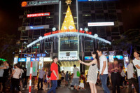 Bien nguoi xuong duong don nam moi 2017 o Sai Gon - Anh 13