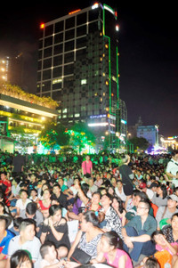 Bien nguoi xuong duong don nam moi 2017 o Sai Gon - Anh 24