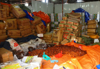 Dong goi mut ban nghi tu Trung Quoc de ban ra thi truong dip Tet - Anh 1