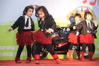 Sự thái quá đáng phẫn nộ khi để trẻ em làm mẫu xe hơi ảnh 6