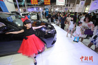 Sự thái quá đáng phẫn nộ khi để trẻ em làm mẫu xe hơi ảnh 2